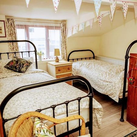 Spacious Charming Cottage Near Lake And Sea 霍恩西 外观 照片