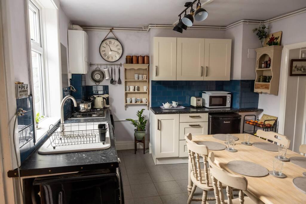 Spacious Charming Cottage Near Lake And Sea 霍恩西 外观 照片
