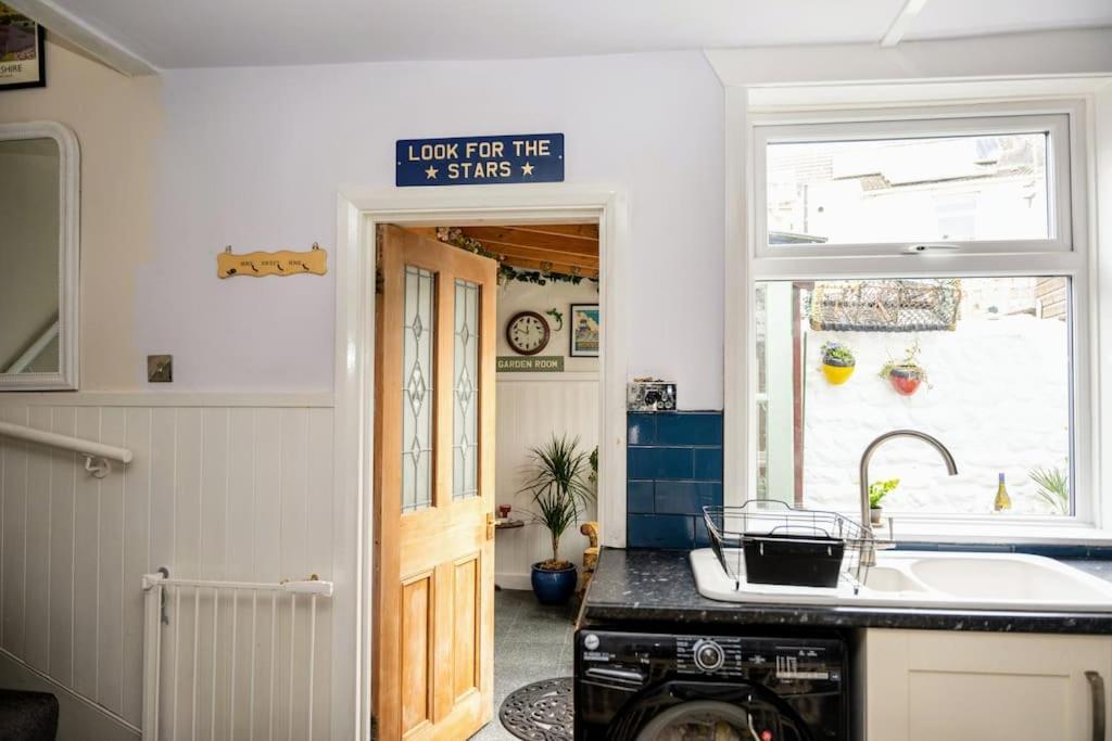 Spacious Charming Cottage Near Lake And Sea 霍恩西 外观 照片