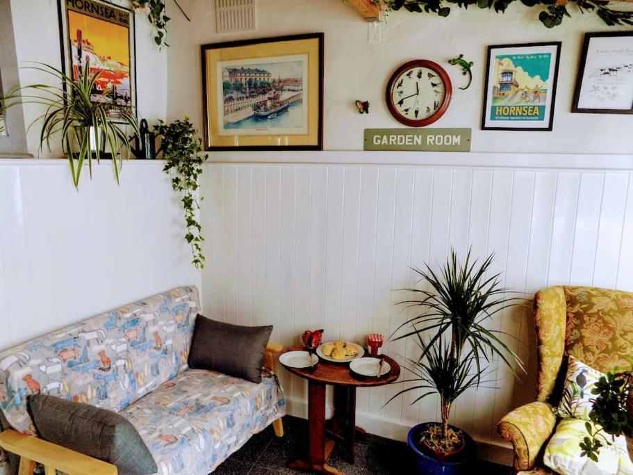 Spacious Charming Cottage Near Lake And Sea 霍恩西 外观 照片