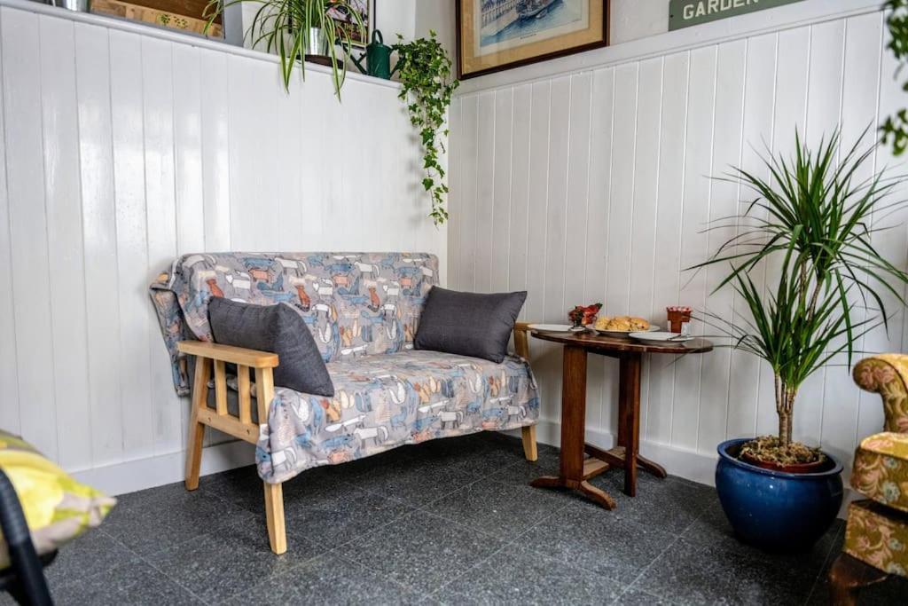 Spacious Charming Cottage Near Lake And Sea 霍恩西 外观 照片