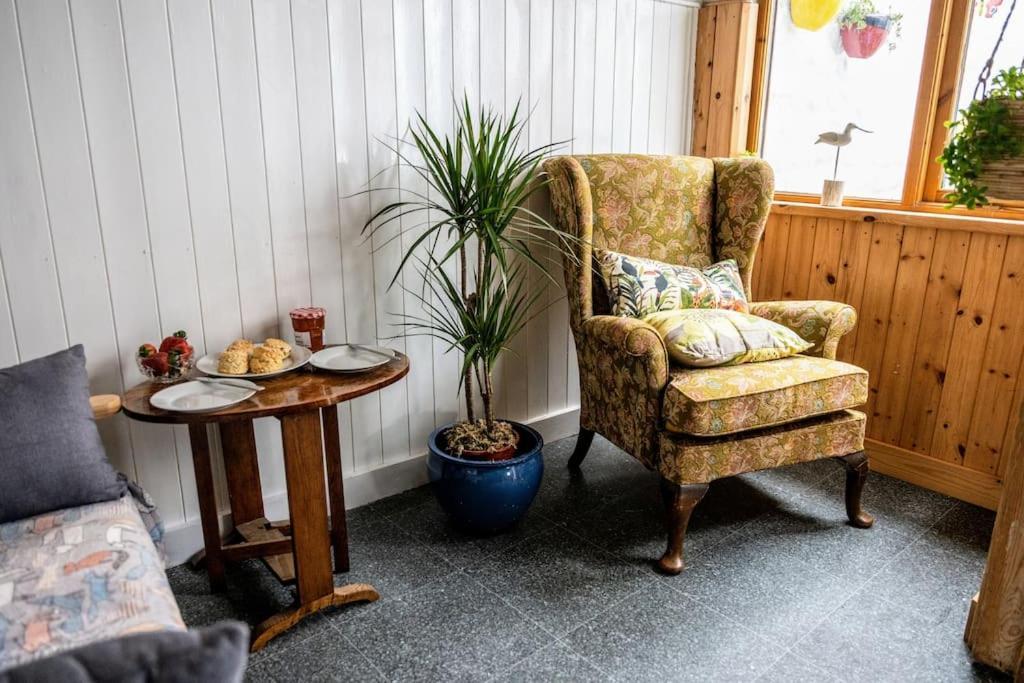 Spacious Charming Cottage Near Lake And Sea 霍恩西 外观 照片
