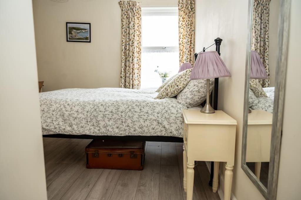 Spacious Charming Cottage Near Lake And Sea 霍恩西 外观 照片